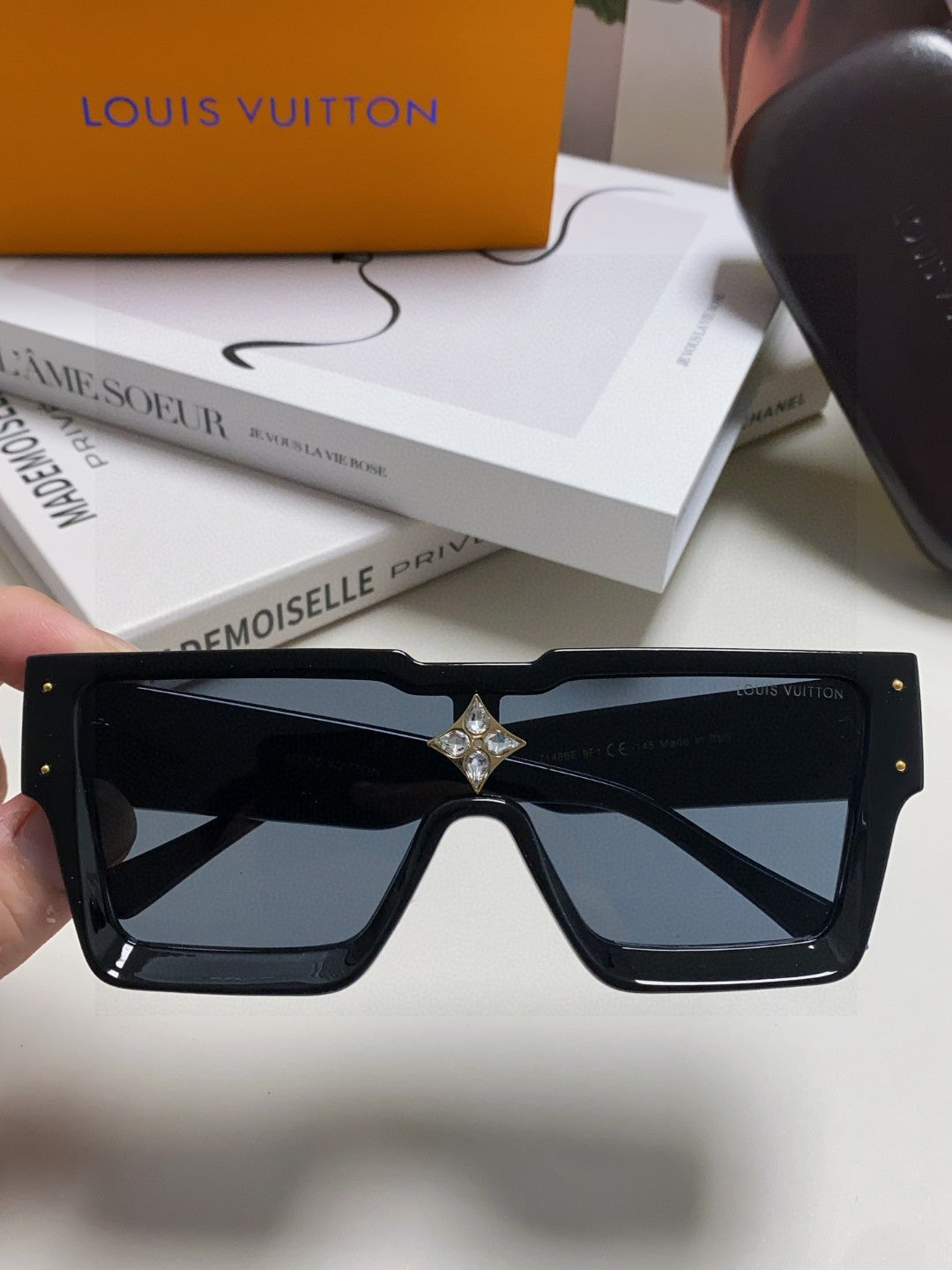 Louis Vuitton Square Black Lens Sunglasses for Men & Women - 371398 - detail image 3