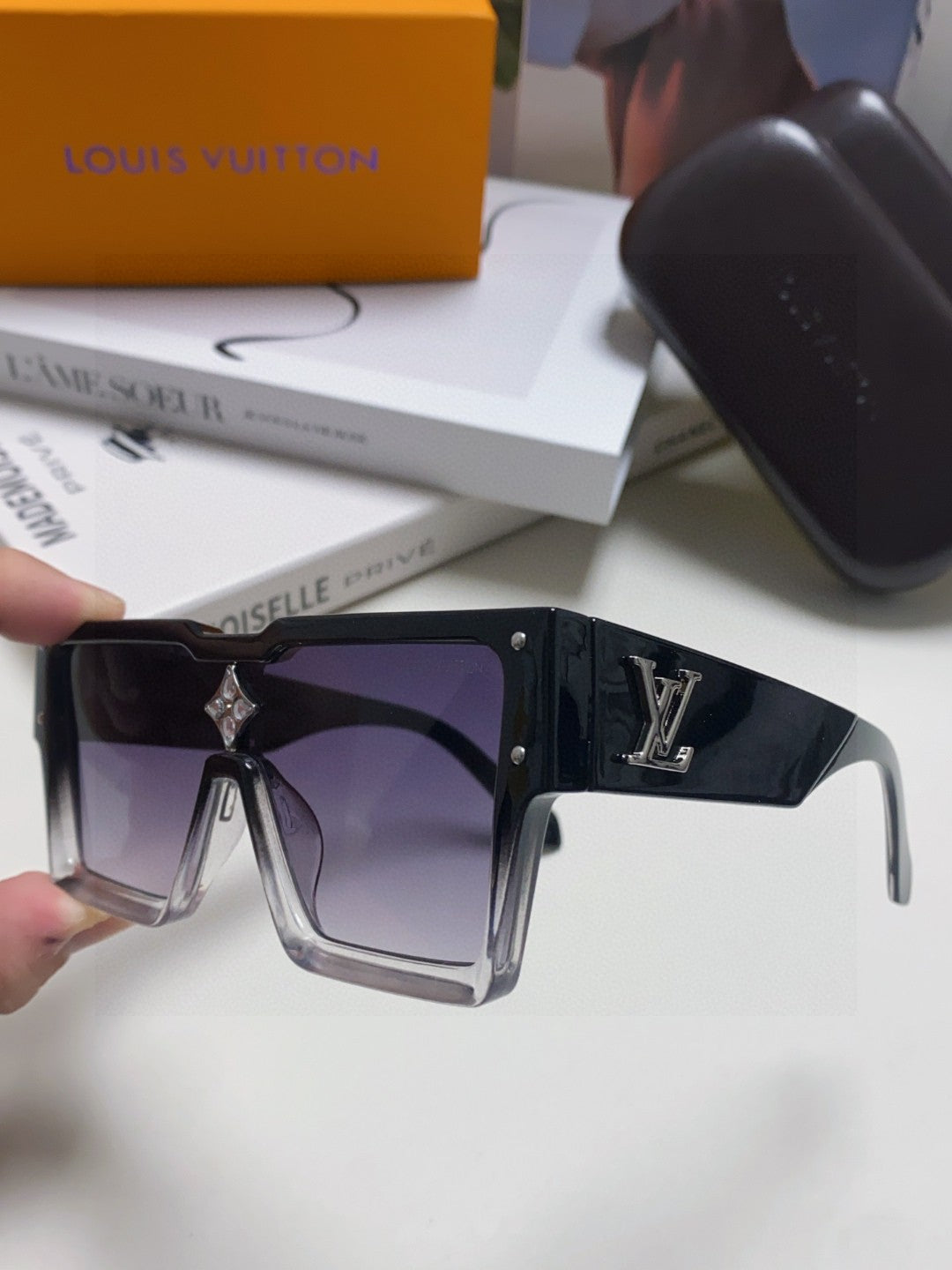 Louis Vuitton Square Black Lens Sunglasses for Men & Women - 371399 - detail image 5