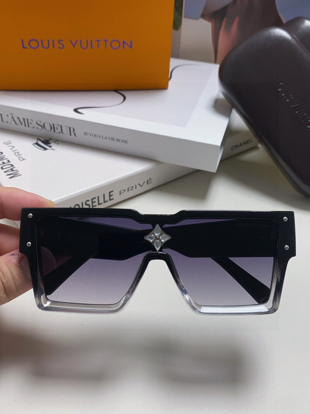 Louis Vuitton Square Black Lens Sunglasses for Men & Women - 371399 - detail image 3