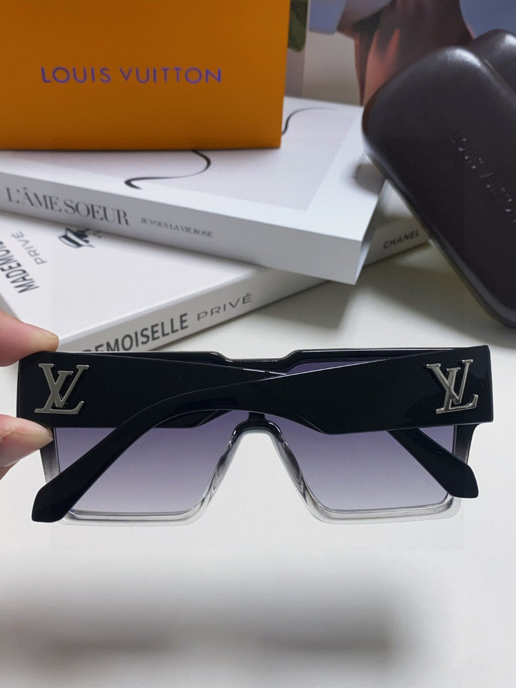 Louis Vuitton Square Black Lens Sunglasses for Men & Women - 371399 - detail image 4