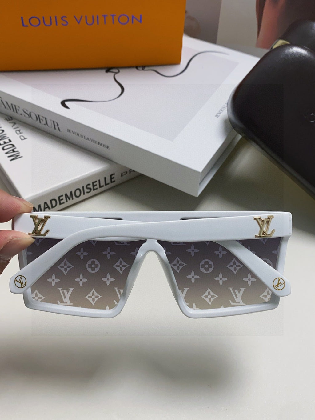 Louis Vuitton Fashion Gray Lens Sunglasses for Men - 371264 - detail image 4
