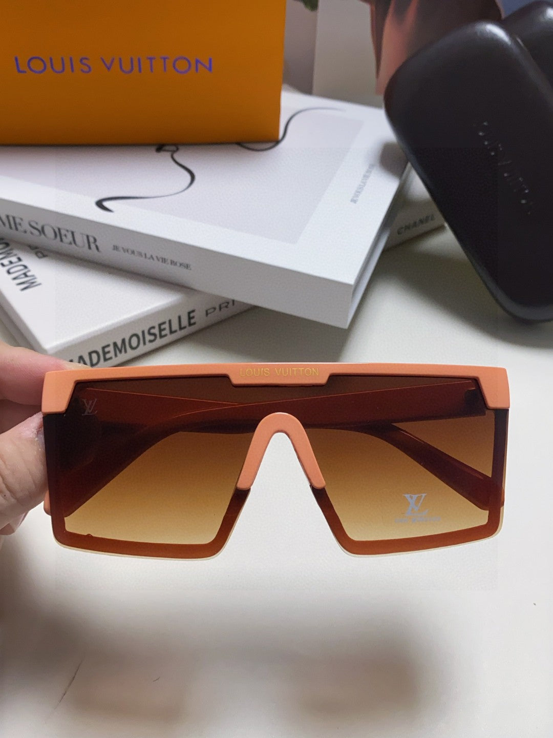 Louis Vuitton Fashion Red Lens Sunglasses for Men - detail image 3
