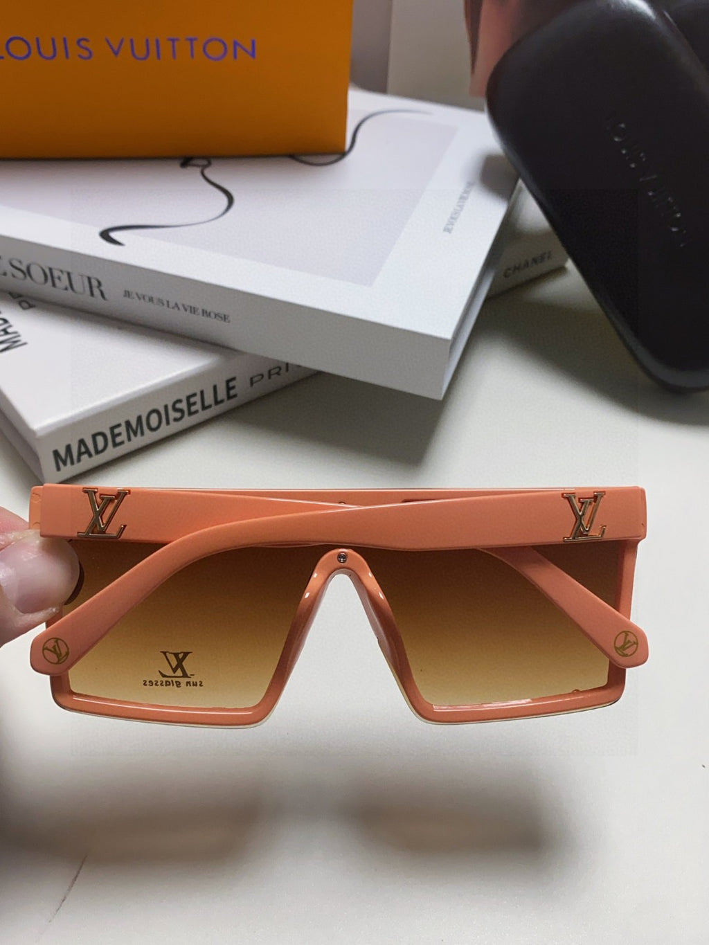 Louis Vuitton Fashion Red Lens Sunglasses for Men - detail image 4