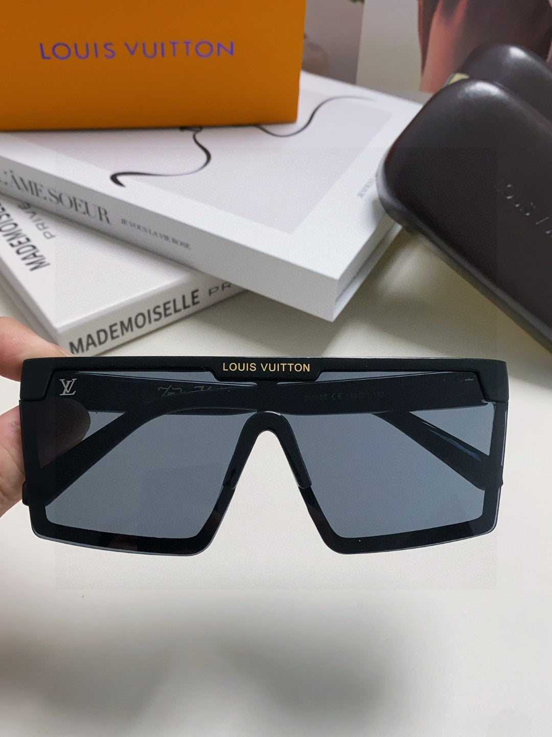 Louis Vuitton Fashion Blue Lens Sunglasses for Men - detail image 3