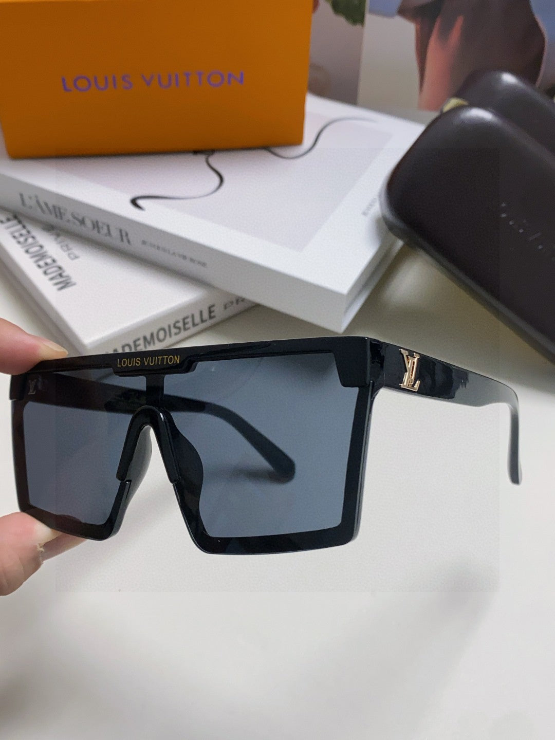 Louis Vuitton Fashion Blue Lens Sunglasses for Men - detail image 5
