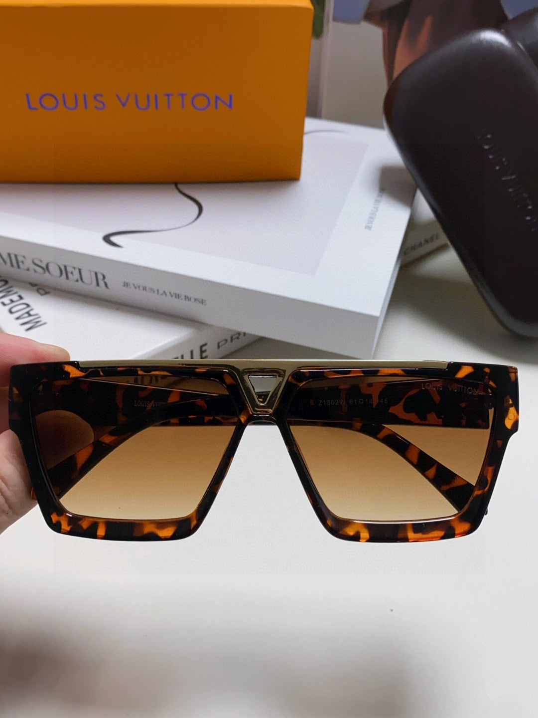 Louis Vuitton Fashion Brown Lens Sunglasses for Men - detail image 3