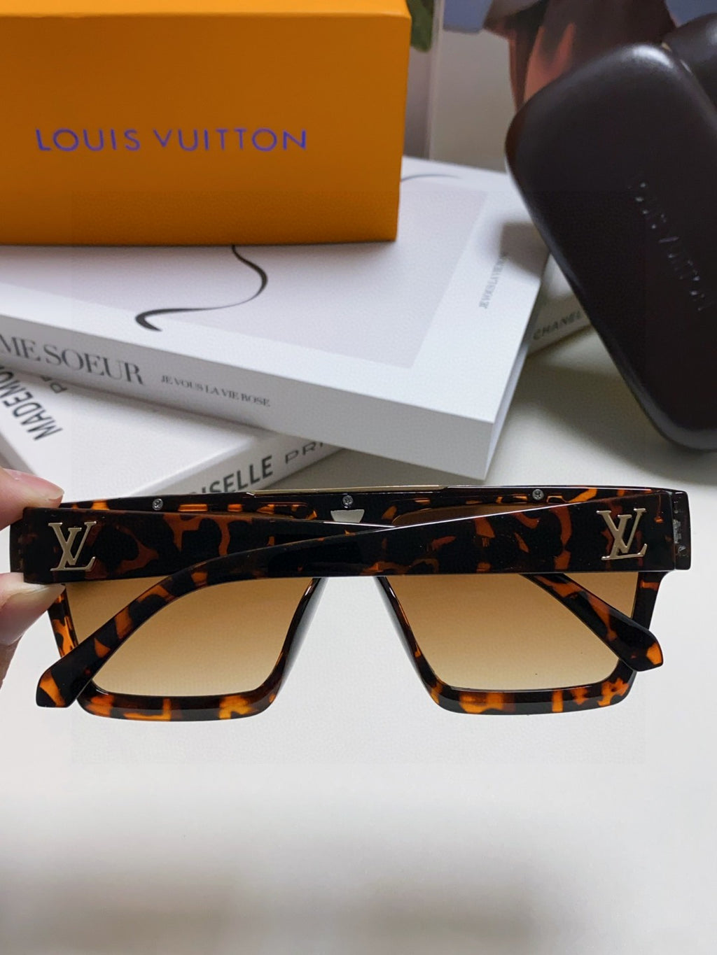 Louis Vuitton Fashion Brown Lens Sunglasses for Men - detail image 4