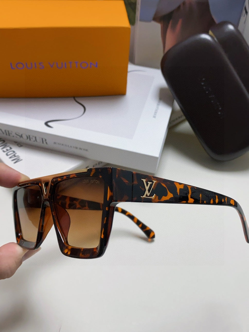 Louis Vuitton Fashion Brown Lens Sunglasses for Men - detail image 5