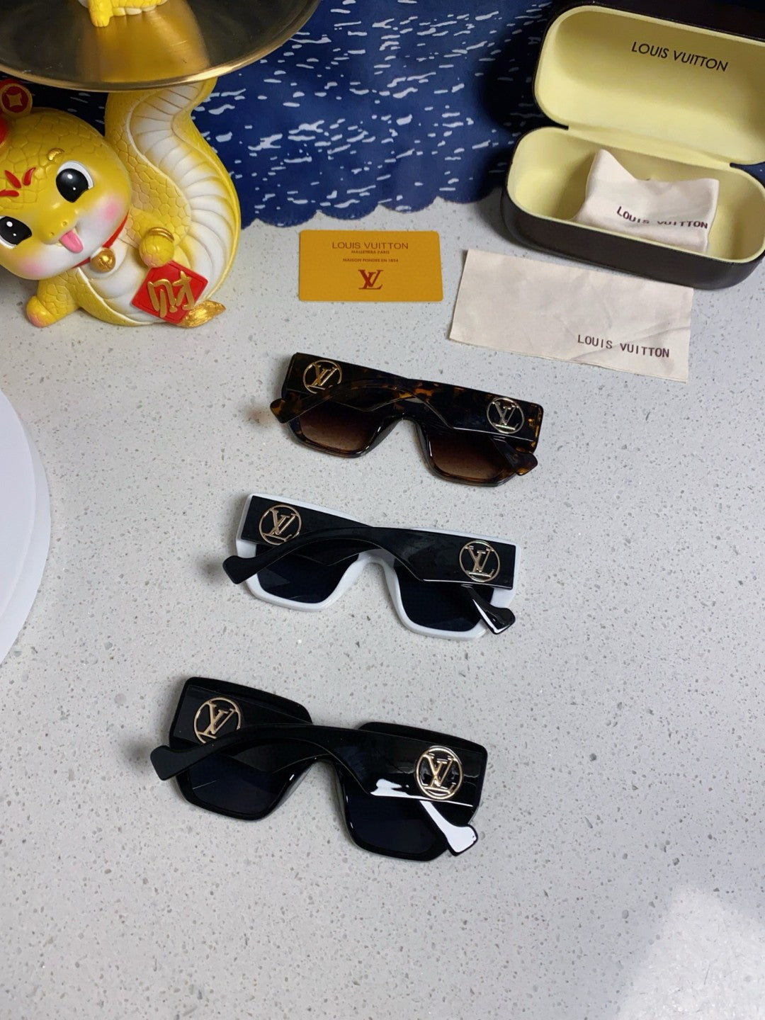 Louis Vuitton Square Blue Lens Sunglasses for Women - 381876 - detail image 10