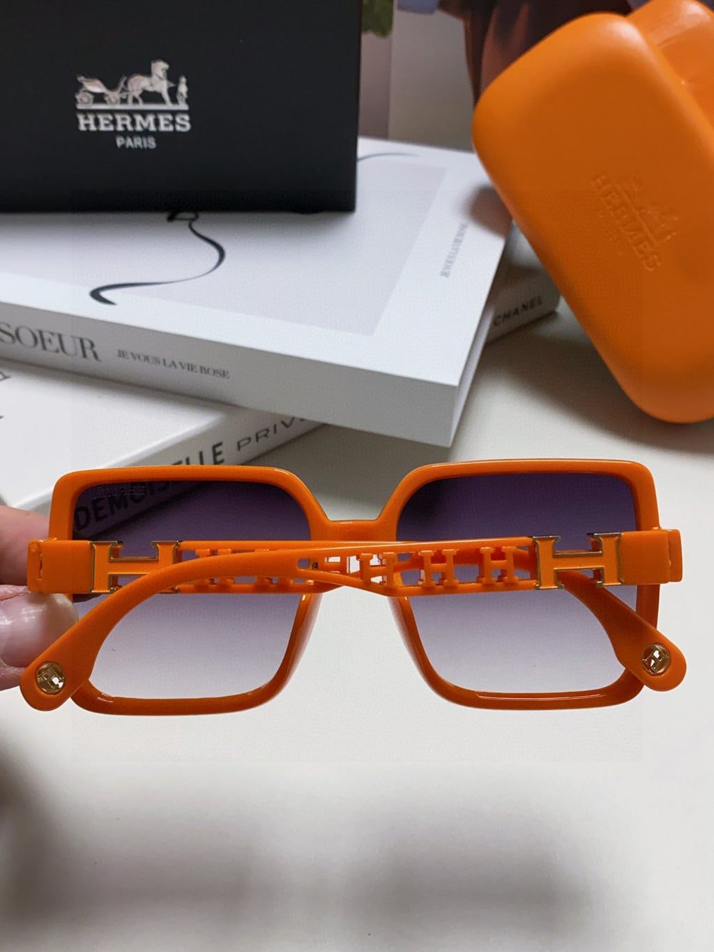 Hermès Fashion Red Lens Sunglasses for Women - detail image 4
