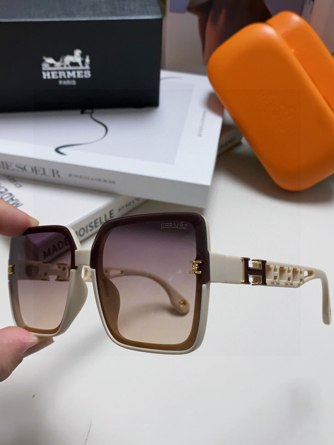 Hermès Fashion Gray Lens Sunglasses for Women - detail image 5