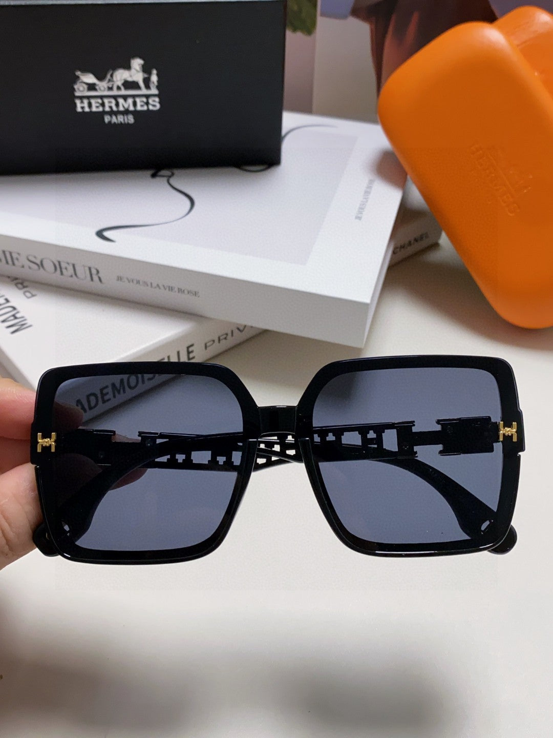 Hermès Fashion Blue Lens Sunglasses for Women - detail image 3