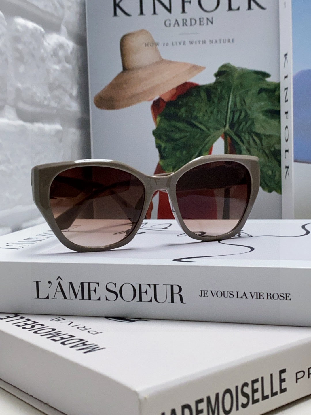 Louis Vuitton Acetate Fashion Gray Lens Sunglasses for Women - 398166