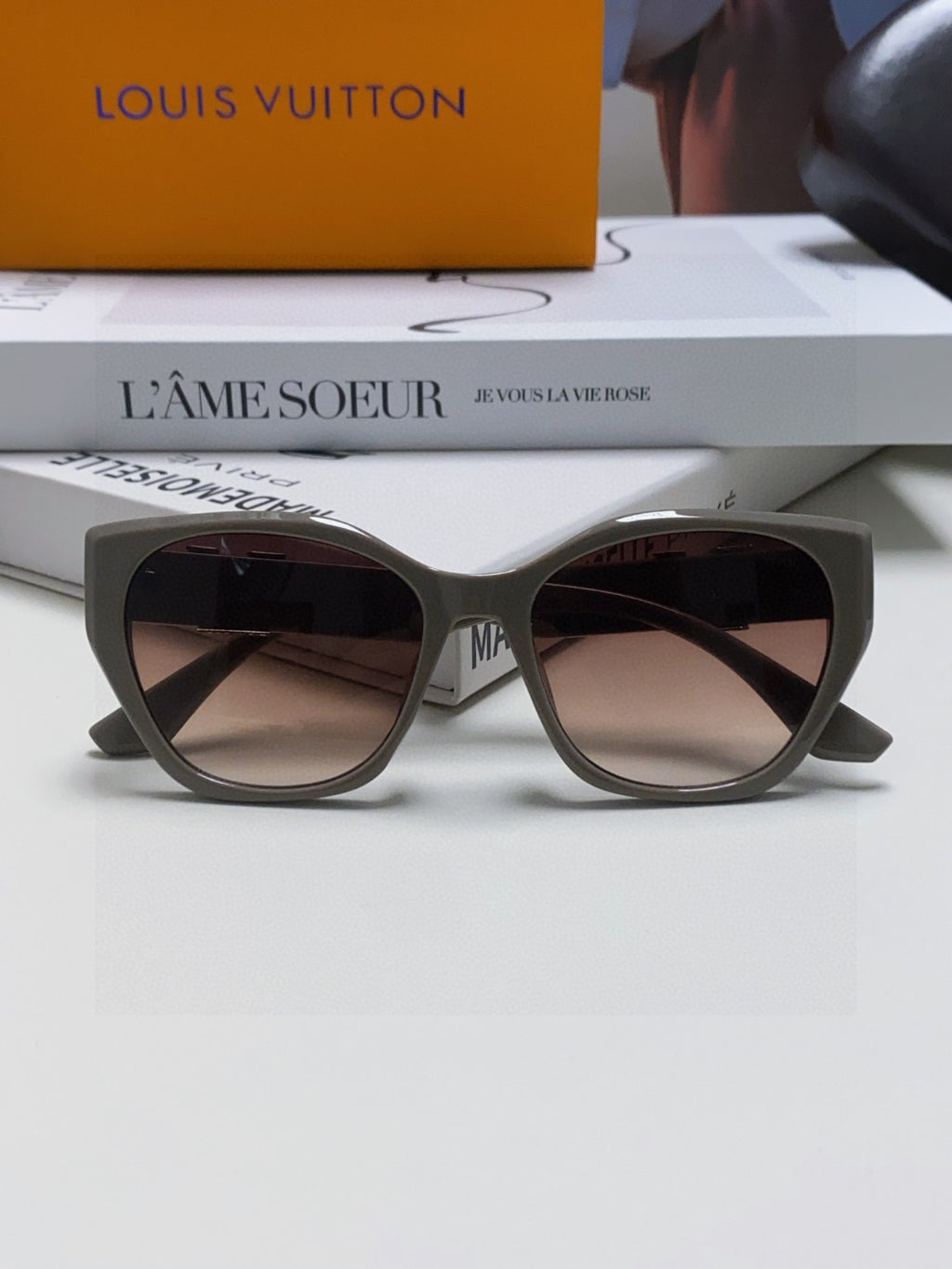 Louis Vuitton Acetate Fashion Gray Lens Sunglasses for Women - 398166 - detail image 6