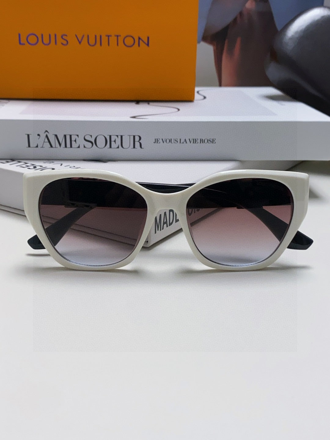 Louis Vuitton Acetate Fashion Gray Lens Sunglasses for Women - 398167 - detail image 6