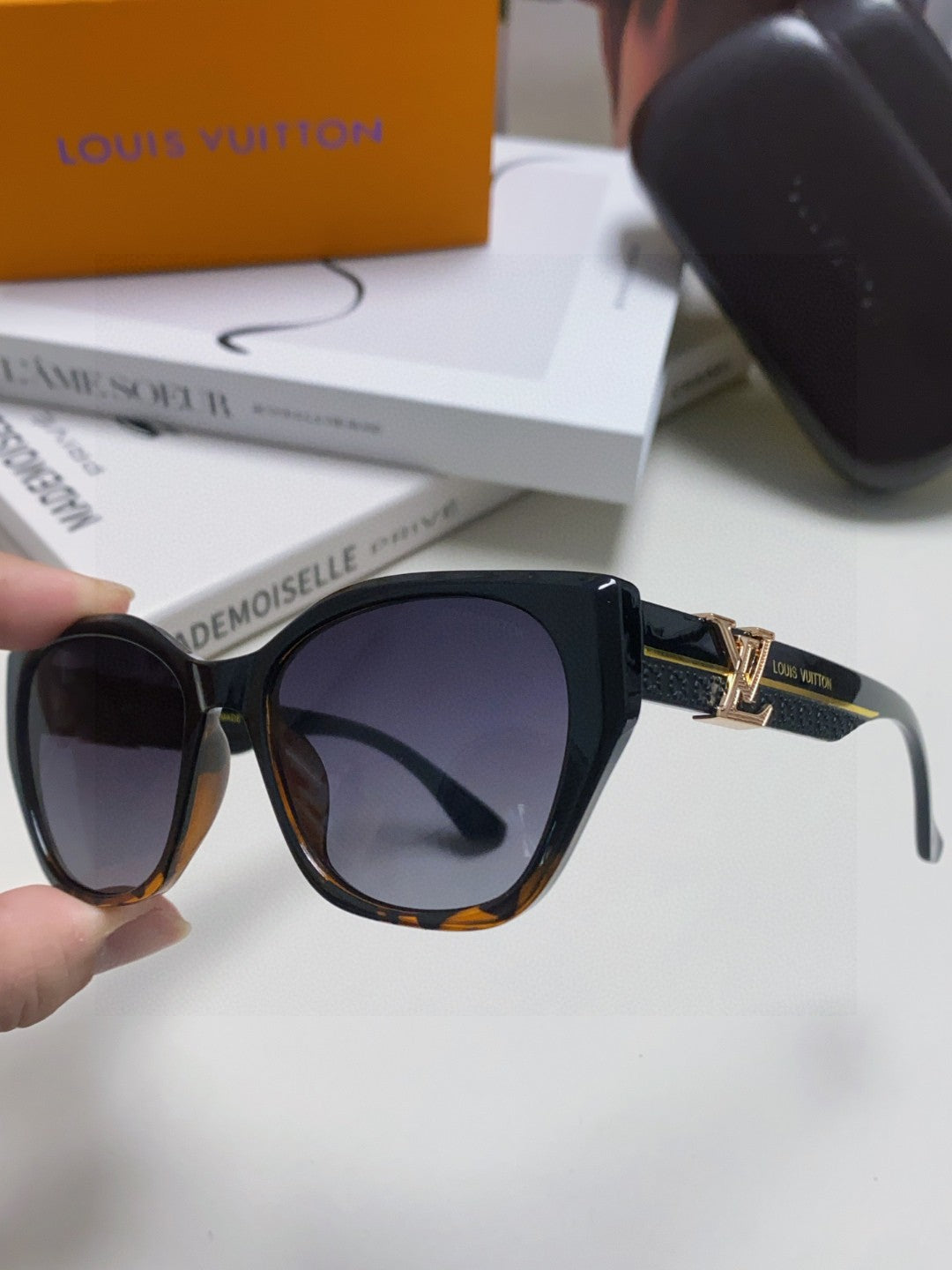 Louis Vuitton Acetate Fashion Gray Lens Sunglasses for Women - detail image 5