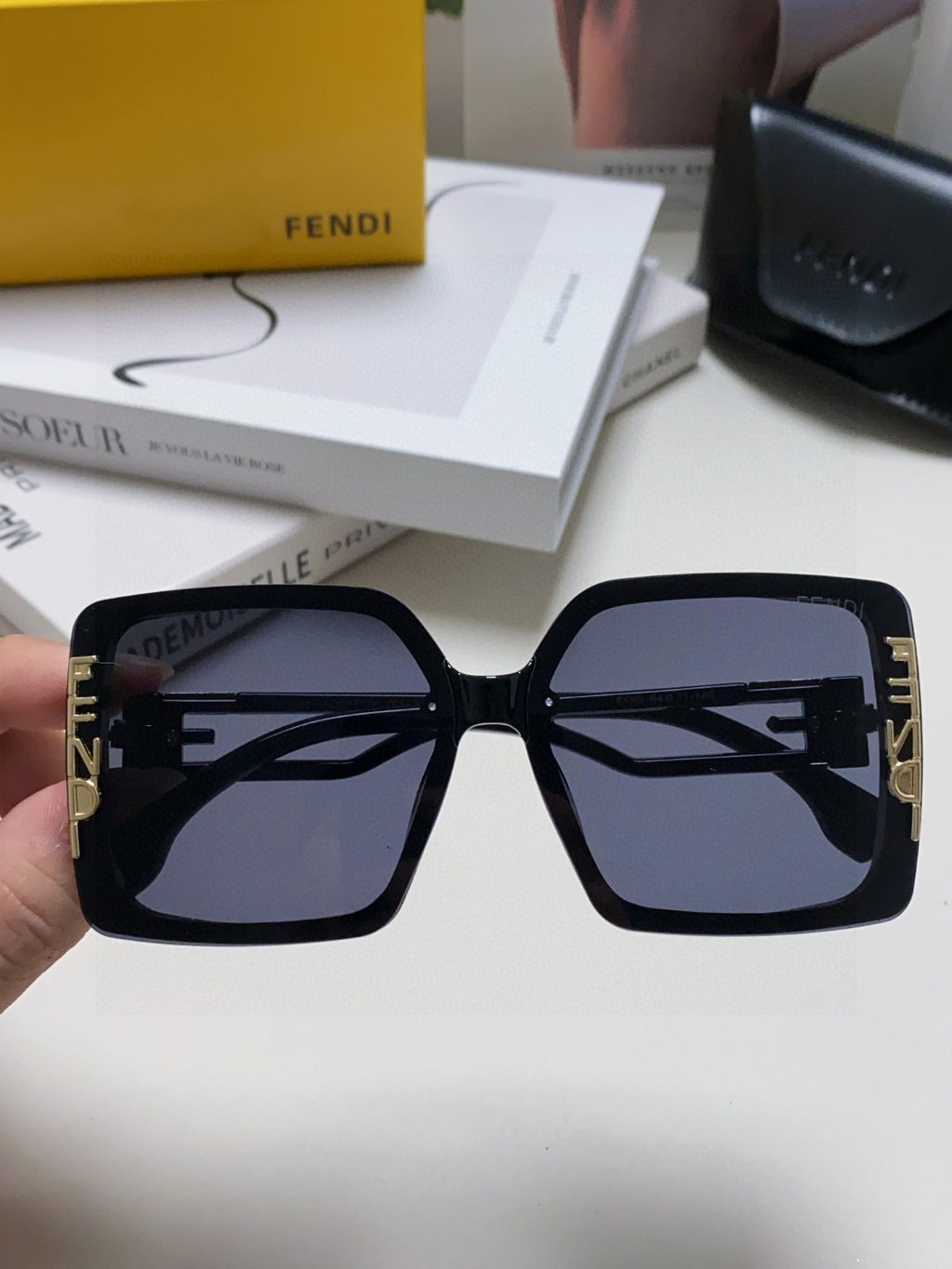 Fendi Fashion Gold Lens Sunglasses for Women - detail image 3