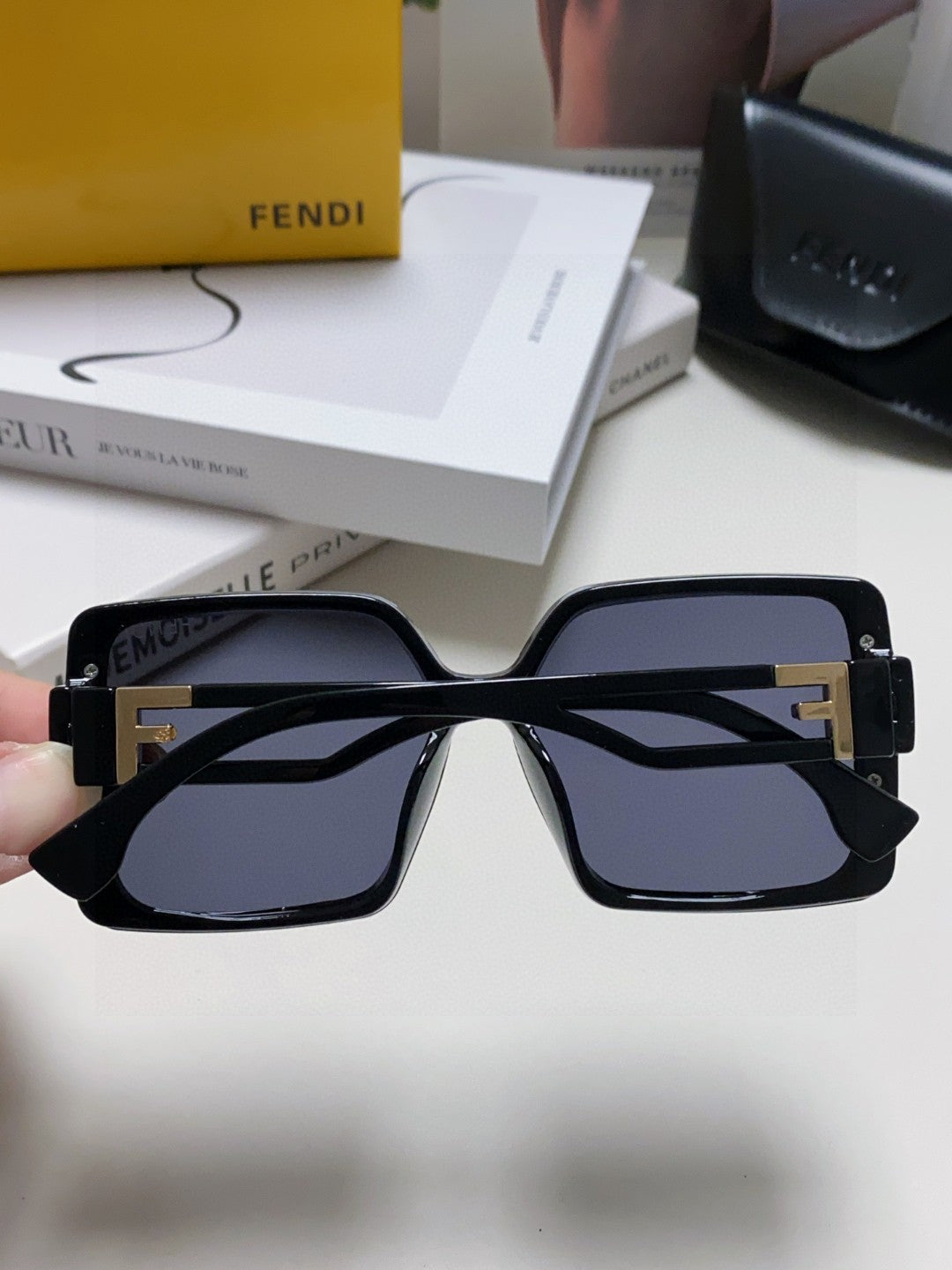 Fendi Fashion Gold Lens Sunglasses for Women - detail image 4