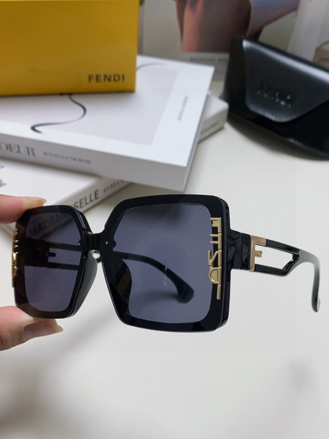 Fendi Fashion Gold Lens Sunglasses for Women - detail image 5