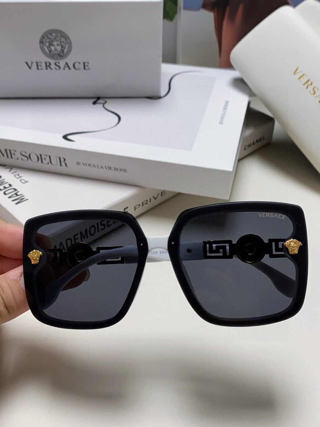 Versace Polarized Fashion Black Lens Sunglasses for Men & Women - 432818 - detail image 3