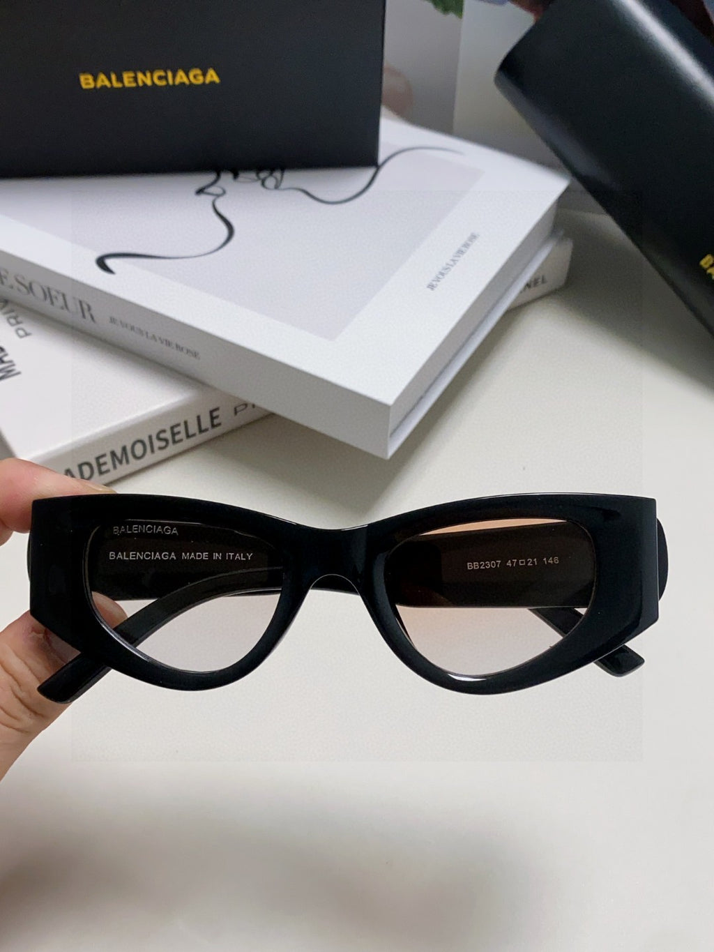 Balenciaga Polarized Cat-Eye Gray Lens Sunglasses for Men & Women - 449633 - detail image 3
