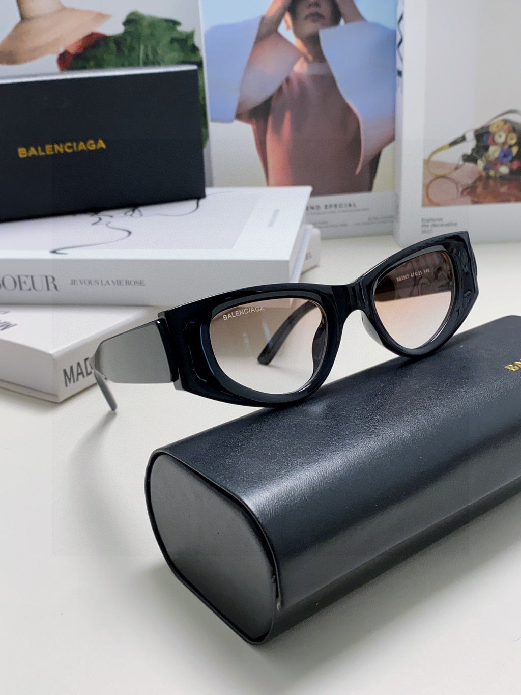 Balenciaga Polarized Cat-Eye Gray Lens Sunglasses for Men & Women - 449633 - detail image 7