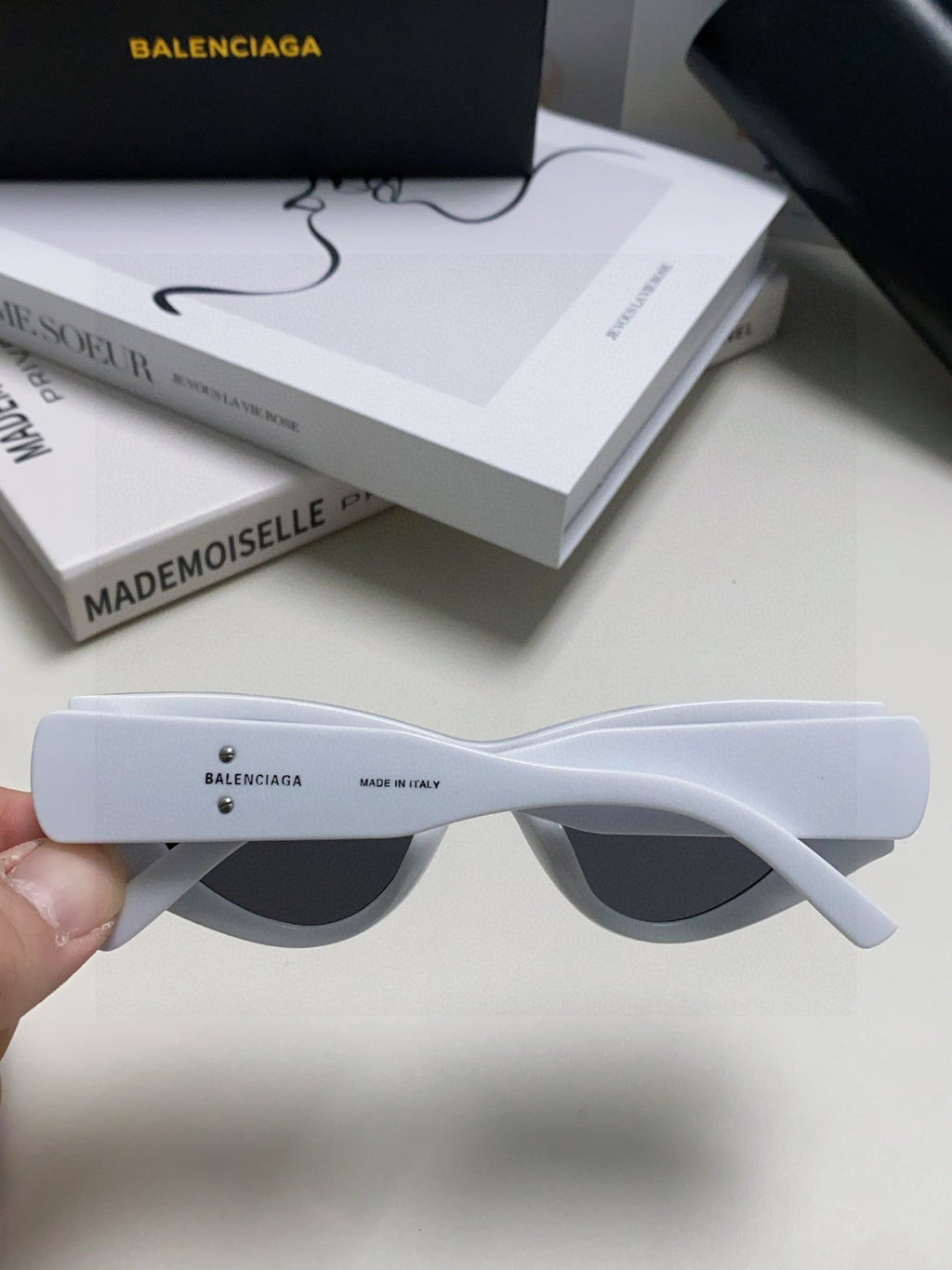 Balenciaga Polarized Cat-Eye Silver Lens Sunglasses for Men & Women - 416100 - detail image 4