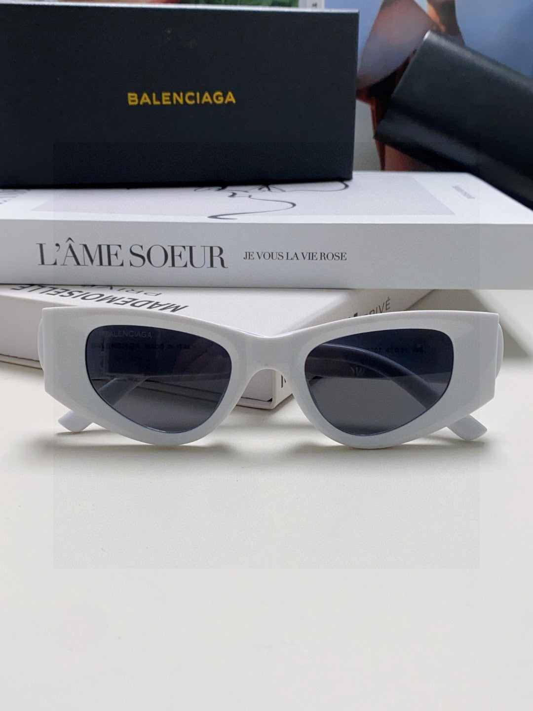 Balenciaga Polarized Cat-Eye Silver Lens Sunglasses for Men & Women - 416100 - detail image 6