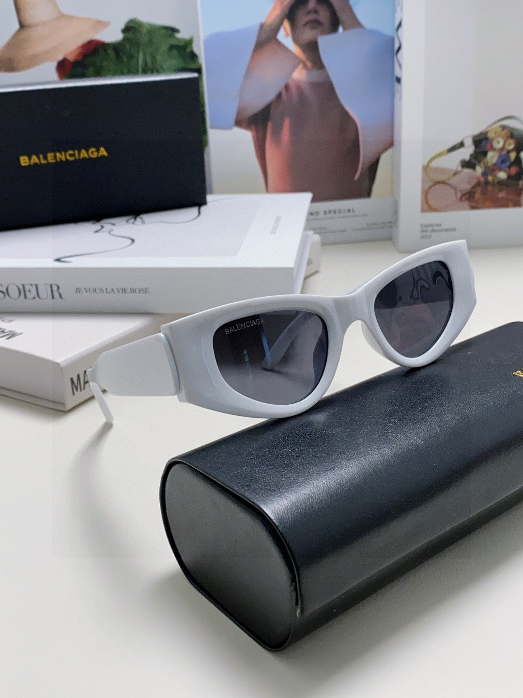 Balenciaga Polarized Cat-Eye Silver Lens Sunglasses for Men & Women - 416100 - detail image 7