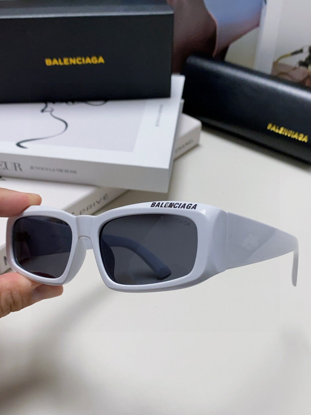 Balenciaga Square Gold Lens Sunglasses for Men & Women - 416106 - detail image 5
