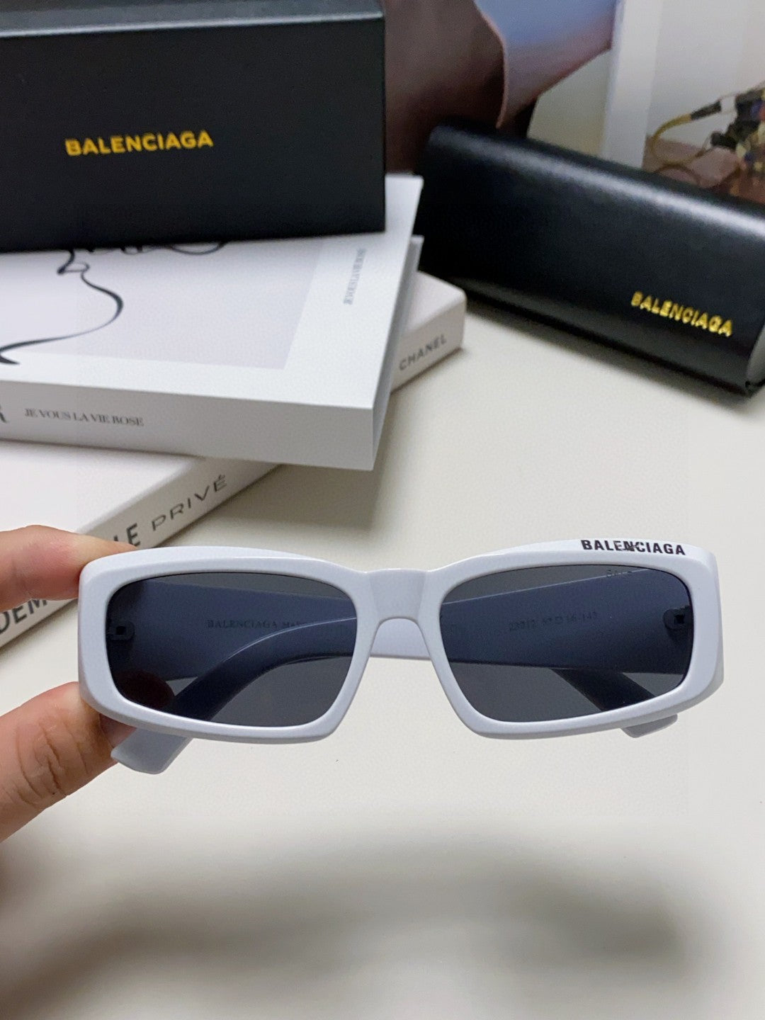 Balenciaga Square Gold Lens Sunglasses for Men & Women - 416106 - detail image 3