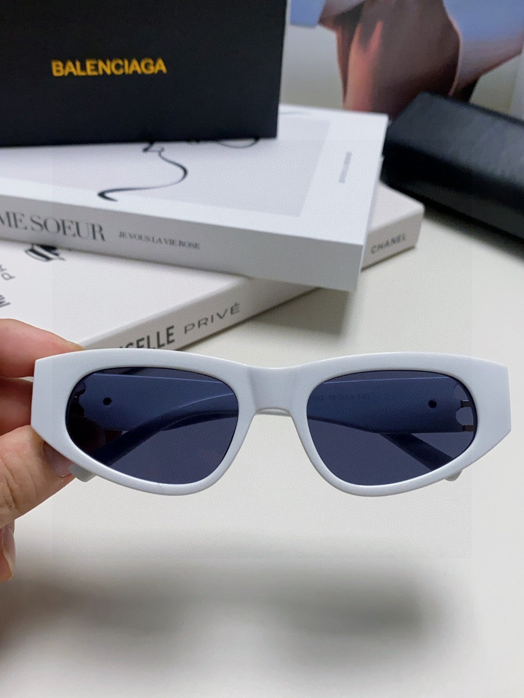 Balenciaga Fashion Black Lens Sunglasses for Men & Women - 449643 - detail image 5
