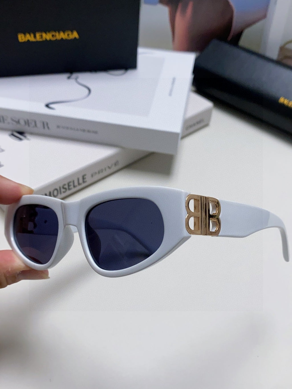 Balenciaga Fashion Black Lens Sunglasses for Men & Women - 449643 - detail image 7