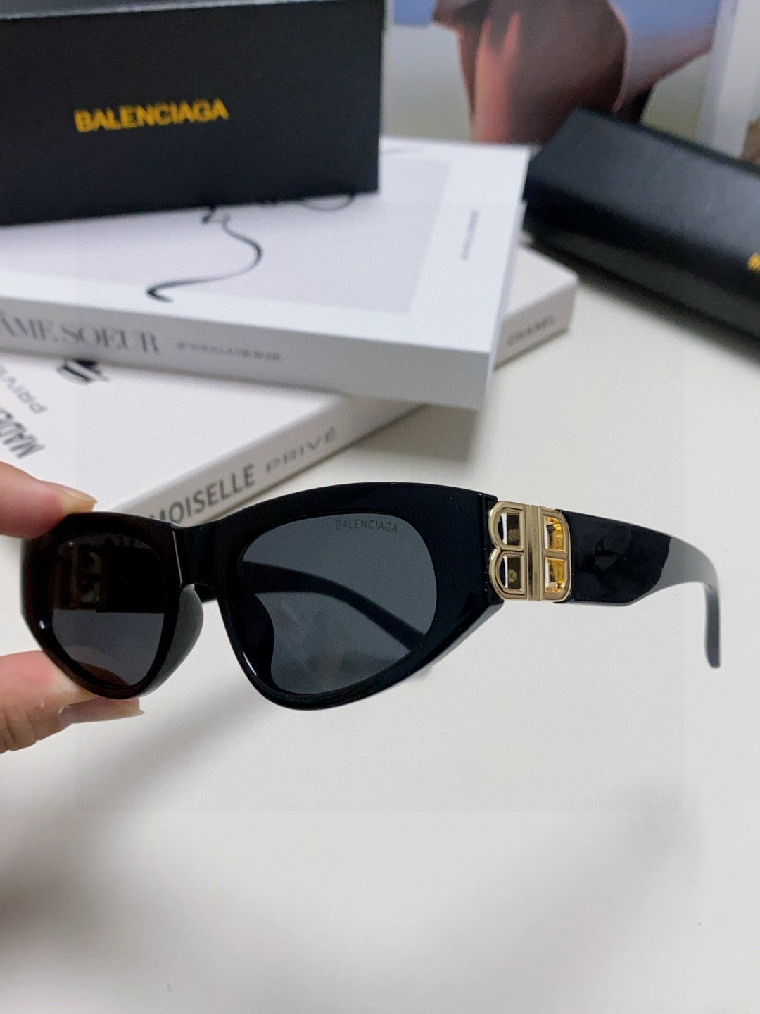 Balenciaga Fashion Gold Lens Sunglasses for Men & Women - 416110 - detail image 5