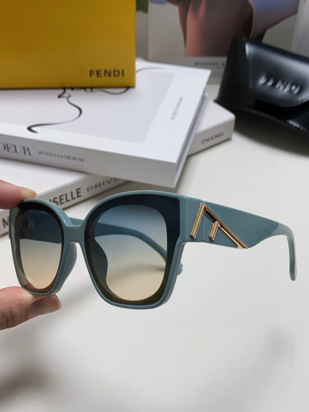 Fendi Fashion Gray Lens Sunglasses for Men & Women - 449811 - detail image 5