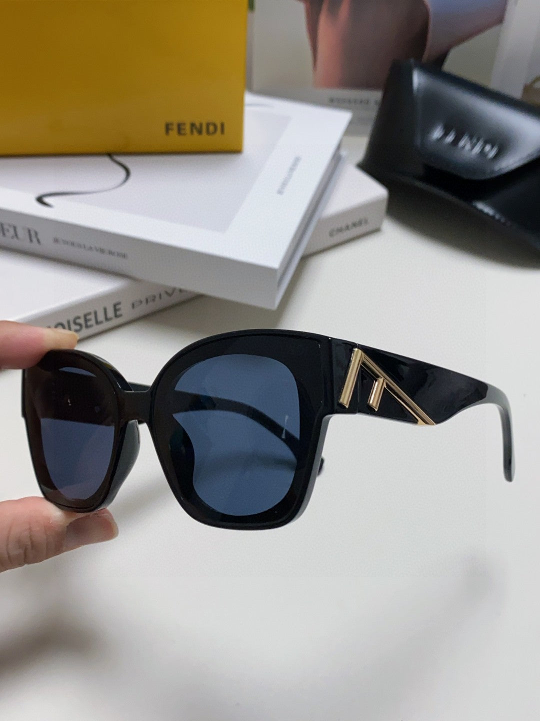 Fendi Fashion Silver Lens Sunglasses for Men & Women - 416306 - detail image 4