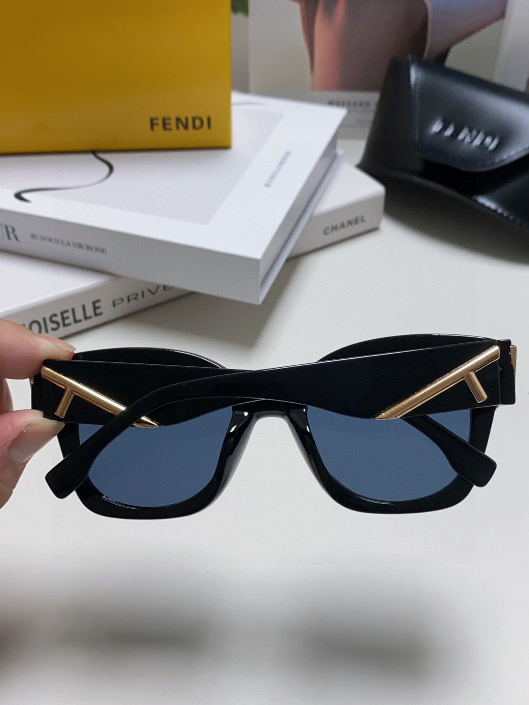 Fendi Fashion Silver Lens Sunglasses for Men & Women - 416306 - detail image 3