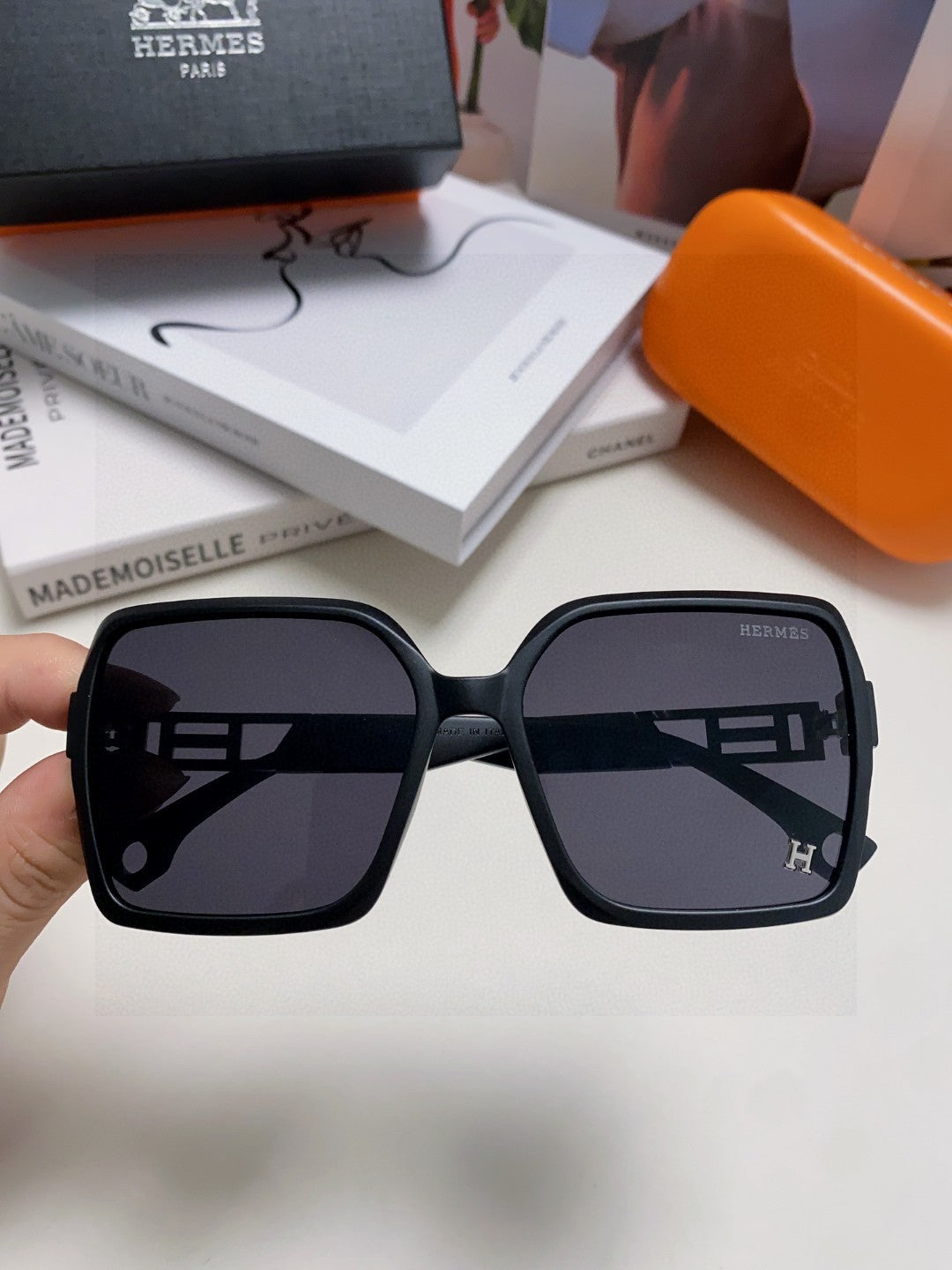 Hermès Square Black Lens Sunglasses for Men & Women - 450013 - detail image 2