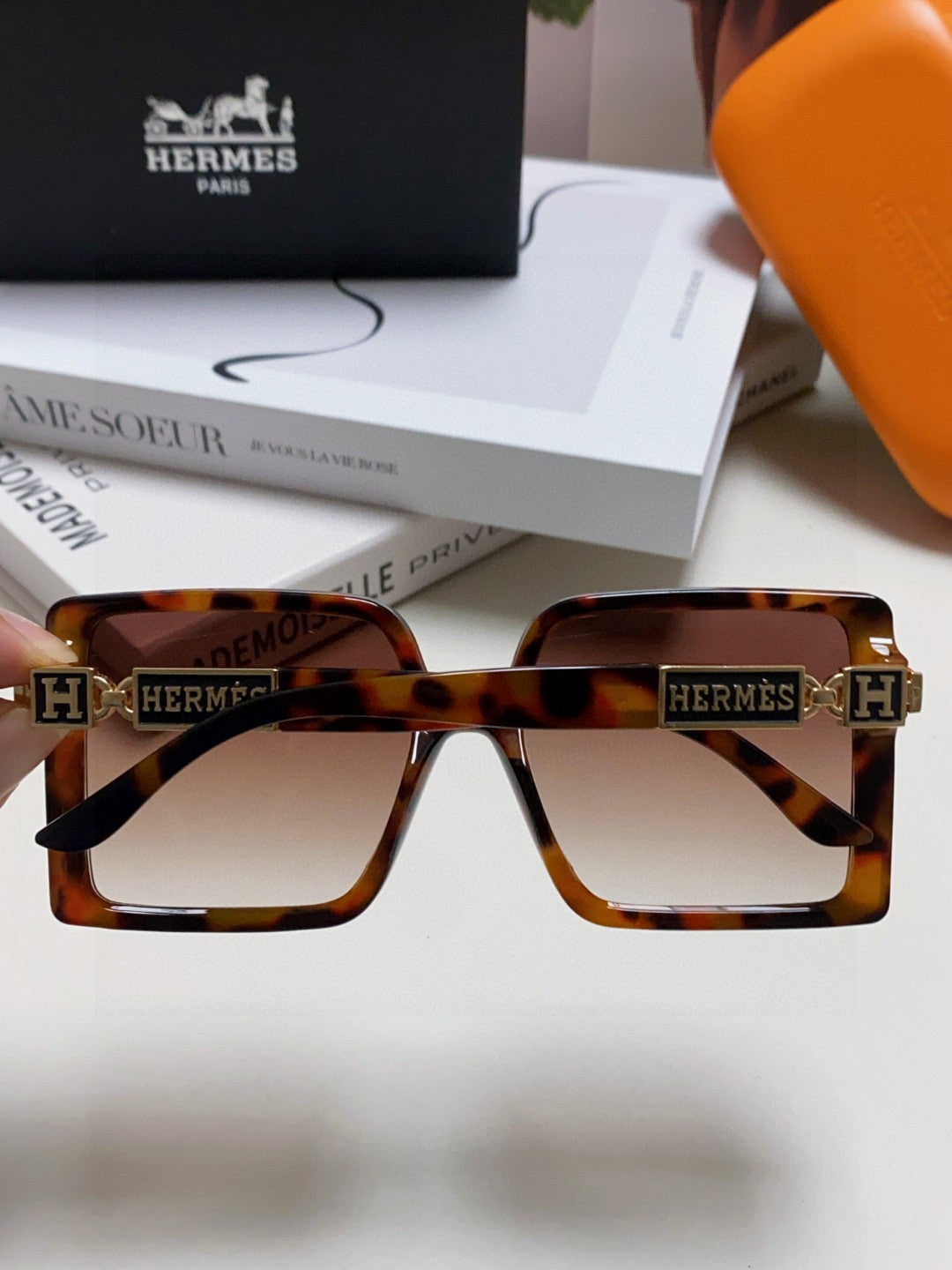 Hermès Square Red Lens Sunglasses for Women - detail image 4