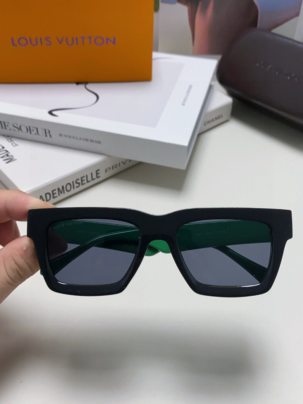 Louis Vuitton Square Black Lens Sunglasses for Men & Women - 414951 - detail image 3