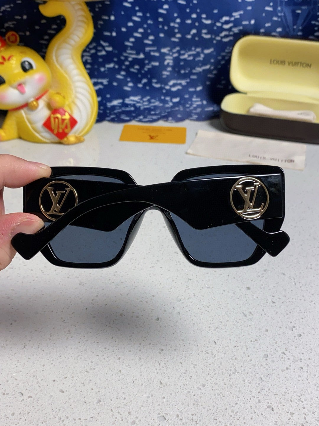 Louis Vuitton Square Blue Lens Sunglasses for Women - 381876 - detail image 5