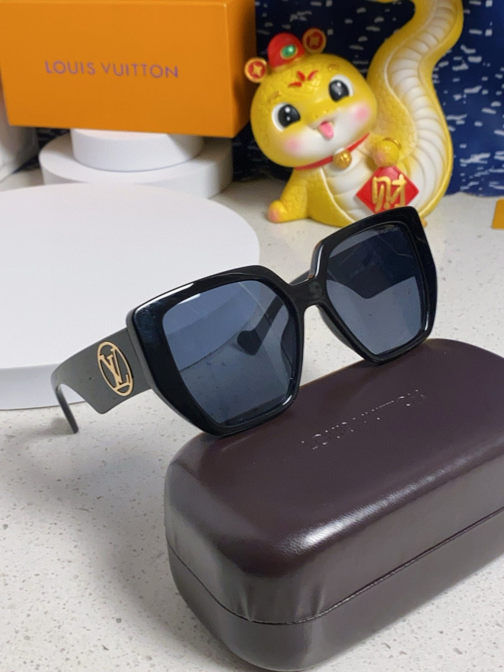 Louis Vuitton Square Blue Lens Sunglasses for Women - 381876 - detail image 9