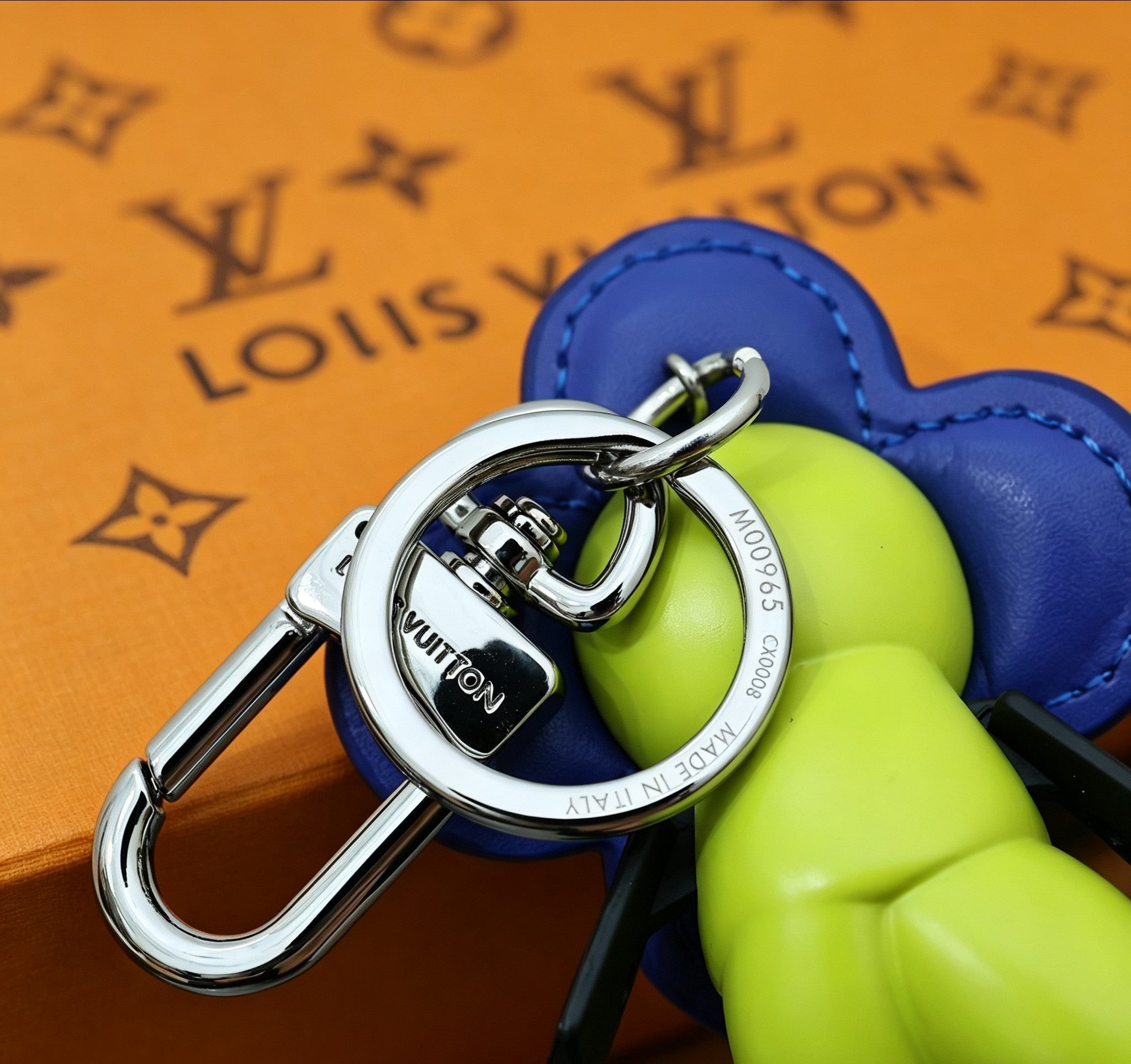 Louis Vuitton Fashion Black Lens Sunglasses for Men - 414851 - detail image 4
