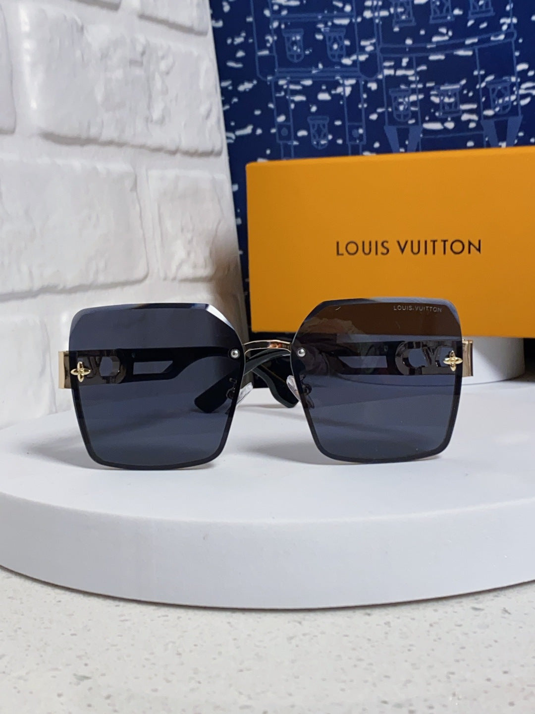 Louis Vuitton Metal Square Black Lens Sunglasses for Men & Women - 414901 - detail image 2