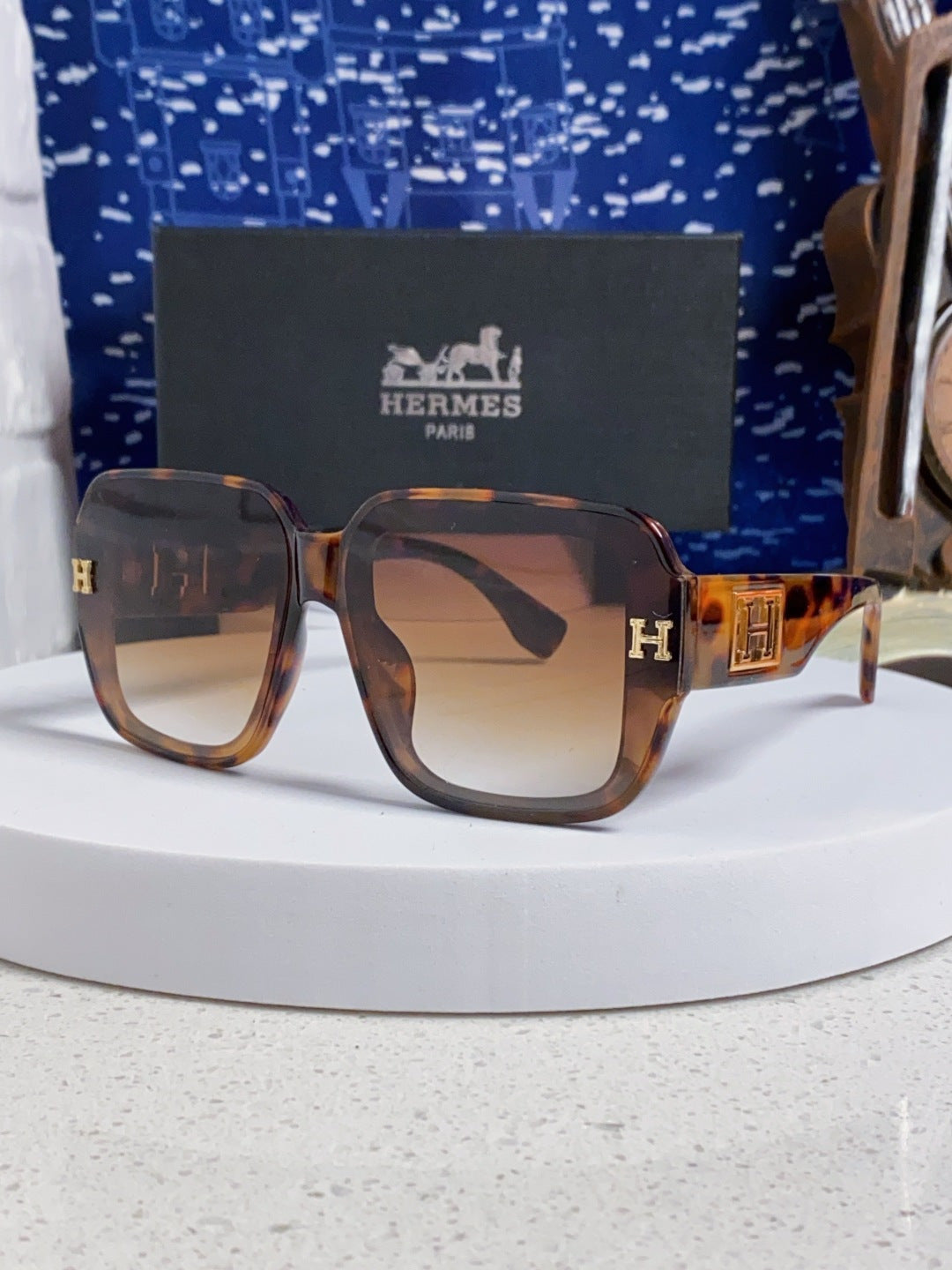 Hermès Square Brown Lens Sunglasses for Men & Women - 466425