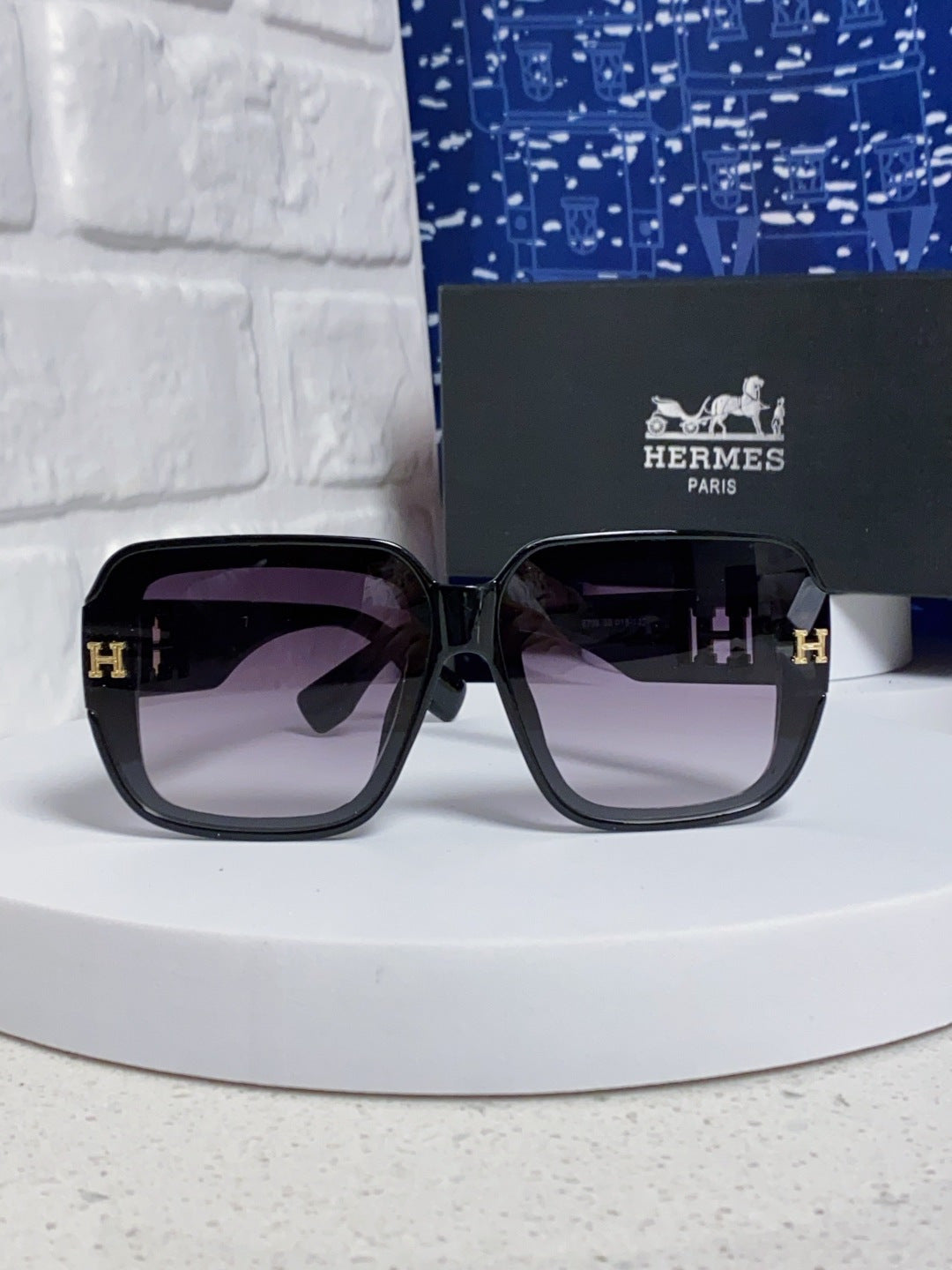 Hermès Square Silver Lens Sunglasses for Men & Women - 466426