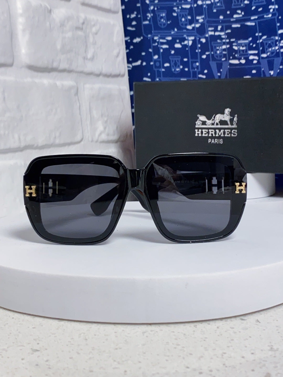 Hermès Square Gray Lens Sunglasses for Men & Women - detail image 2