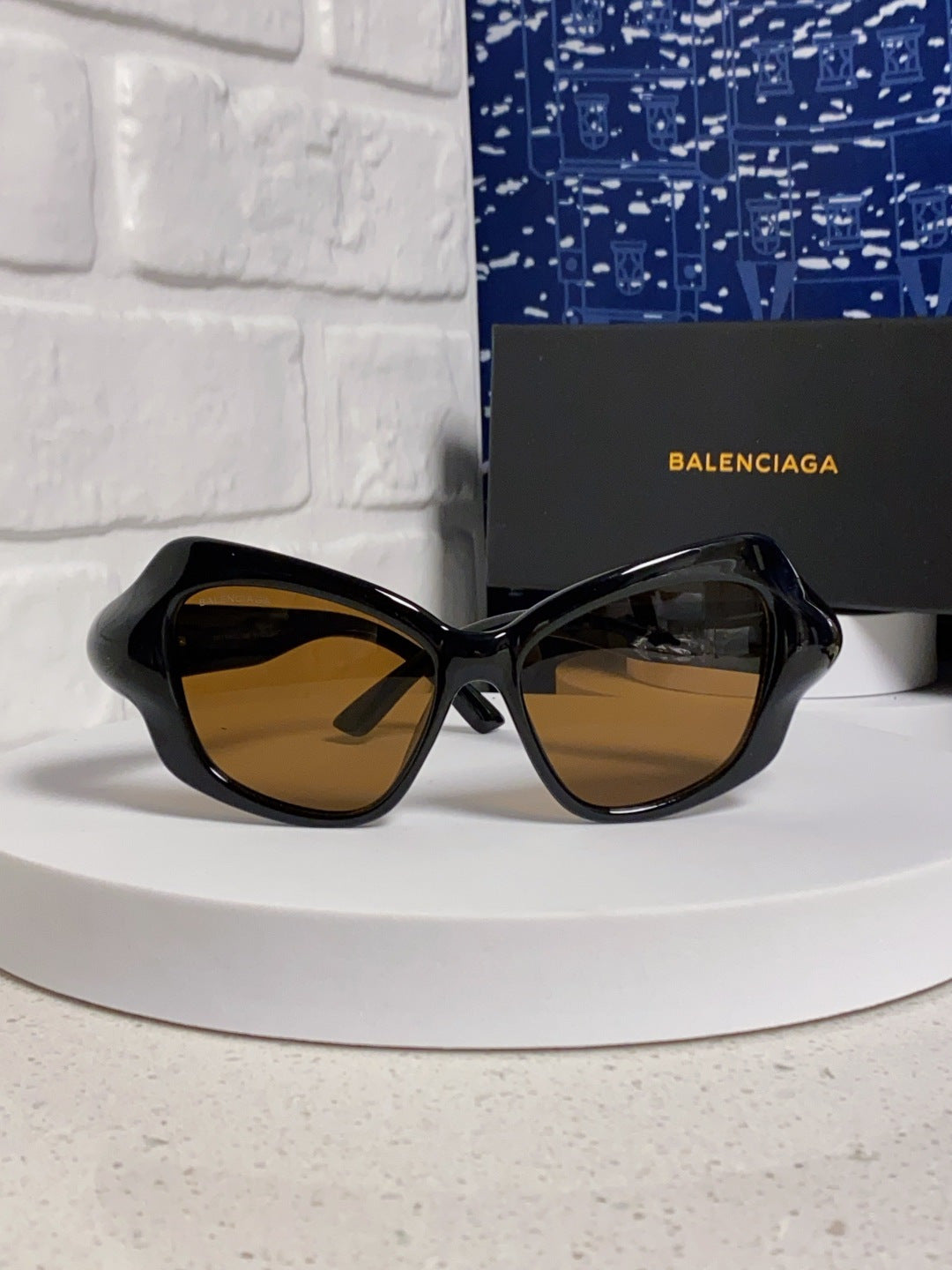 Balenciaga Oversized Brown Lens Sunglasses for Women - 487519 - detail image 2