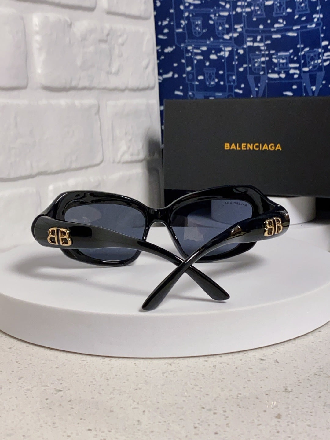 Balenciaga Oversized Brown Lens Sunglasses for Women - detail image 4