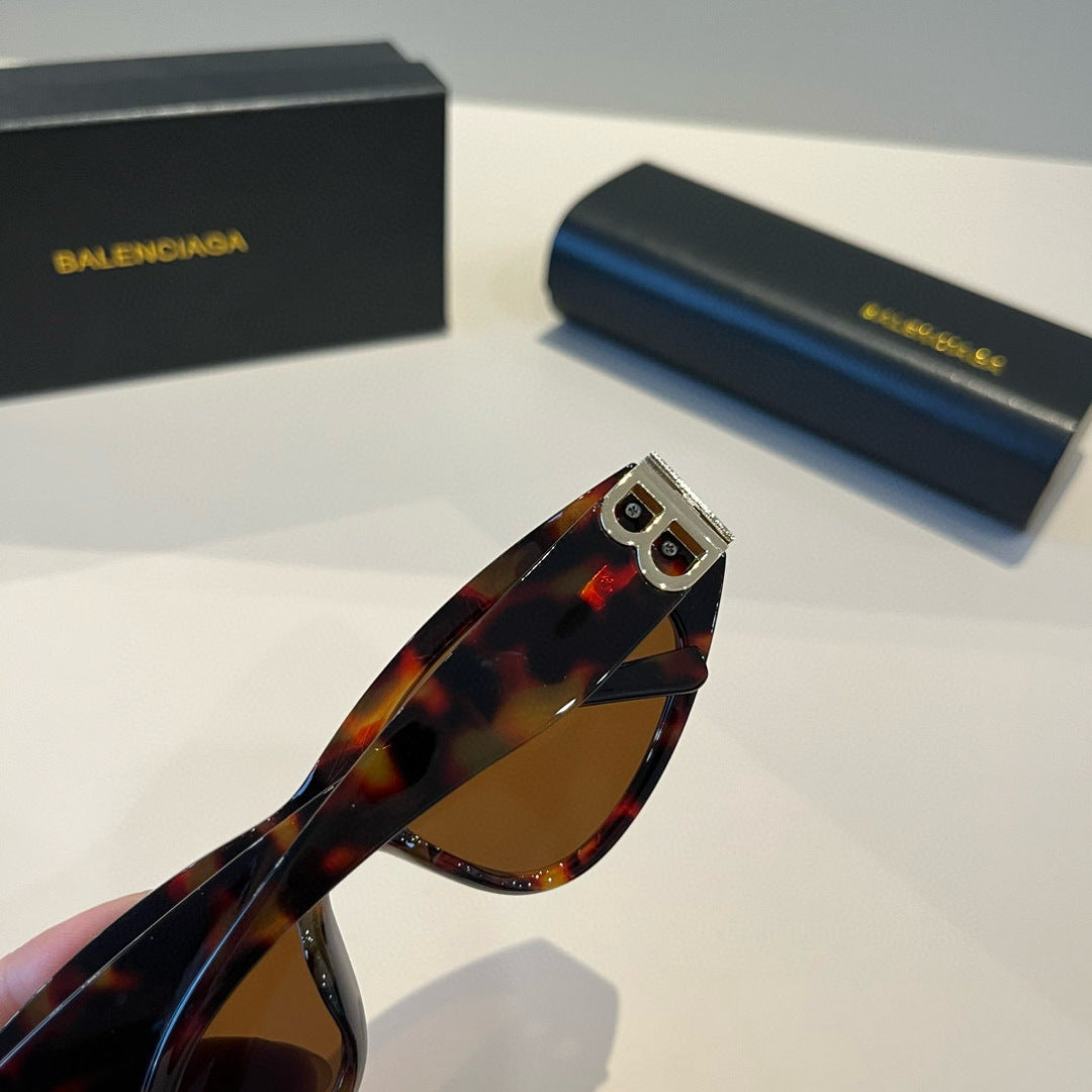 Balenciaga Rectangular Black Lens Sunglasses for Men & Women - 372343 - detail image 8